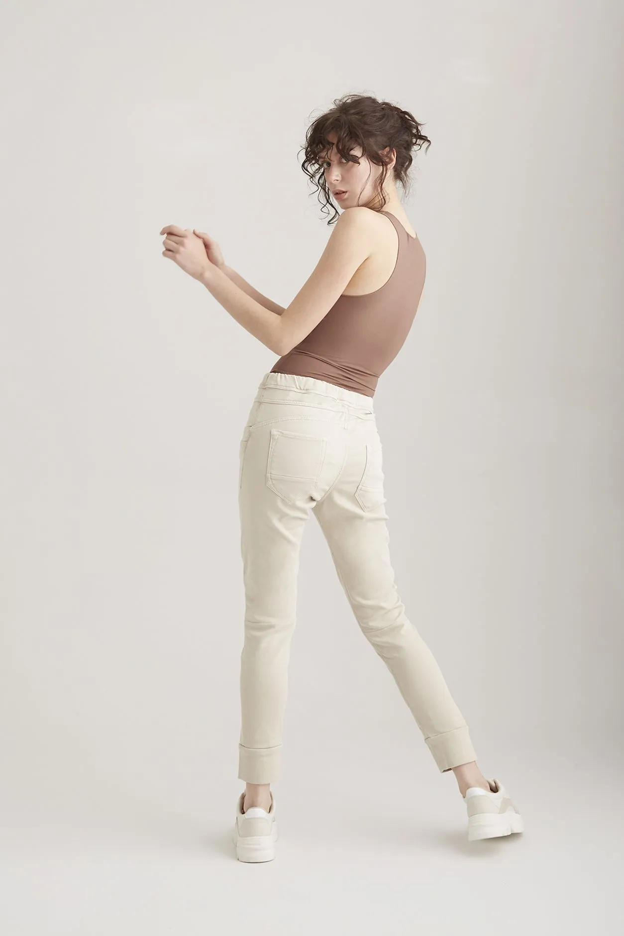 Mila Mid Waist Jogger 5 Pocket Ankle Pants Sand