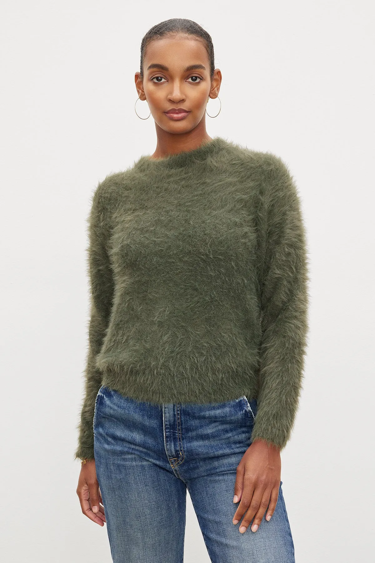 RAY FEATHER YARN CREW NECK SWEATER