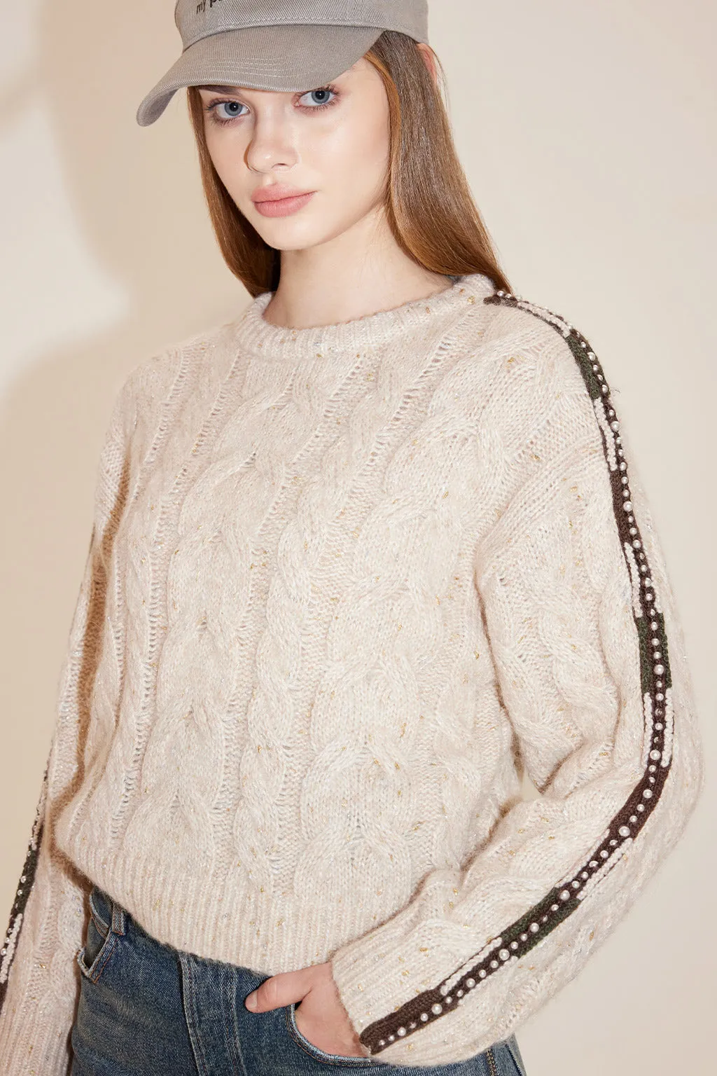 Round Neck Hand-Stitched Pearl-String Short Knit Sweater